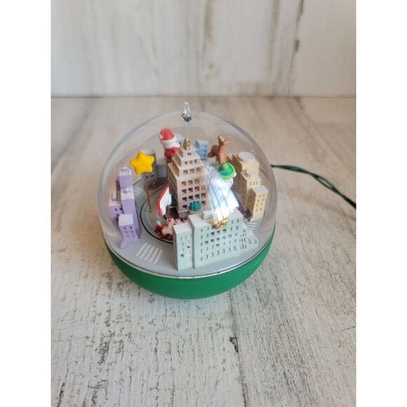 Hallmark 1992 Christmas parade magic ornament Xmas - Picture 6 of 8